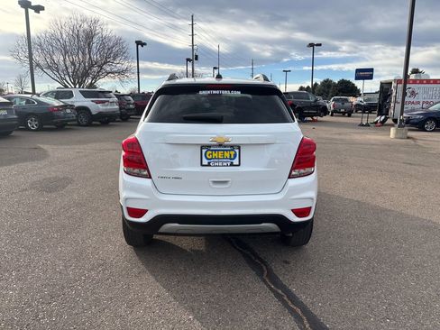 Used 2022 Chevrolet Trax LT w/ LT Convenience Package image 4
