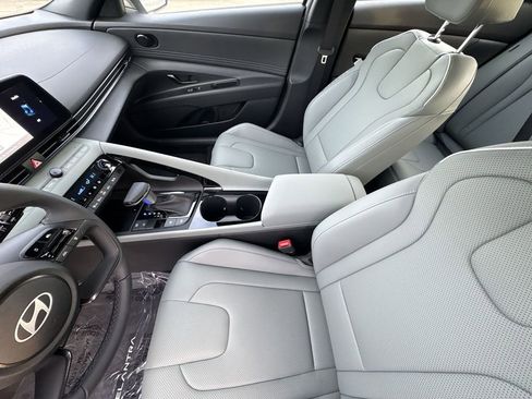 New 2025 Hyundai Elantra Limited image 22