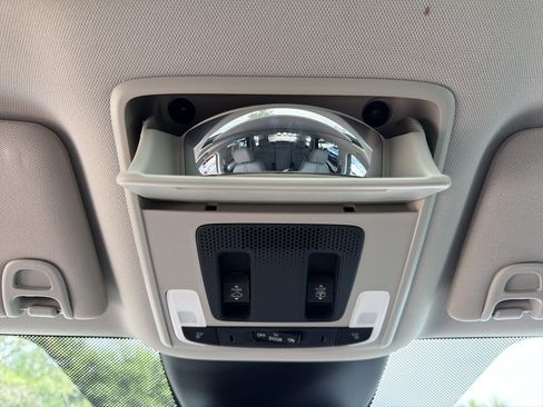 Used 2025 Honda Pilot Touring image 29