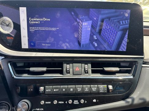 Used 2024 Lexus ES 300h Ultra Luxury w/ Accessory Package (Z2) FWD image 16