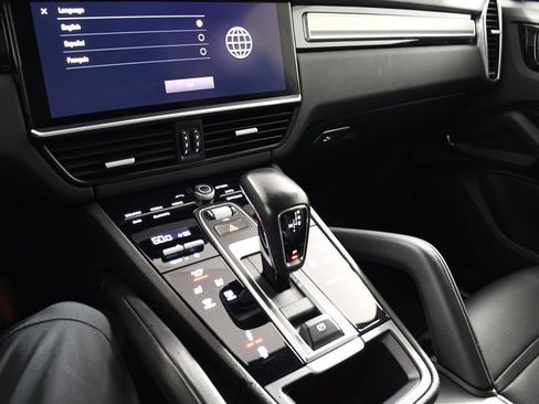 Used 2022 Porsche Cayenne Platinum Edition AWD/4WD image 32