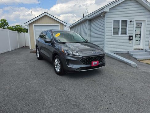 Used 2021 Ford Escape SE w/ Cold Weather Package AWD/4WD image 2
