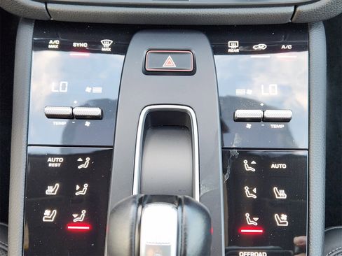 Used 2023 Porsche Macan S w/ Sport Chrono Package image 27