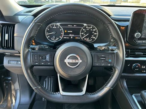 Used 2023 Nissan Pathfinder SV image 19