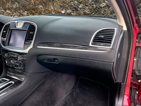 Used 2018 Chrysler 300 Touring L image 14