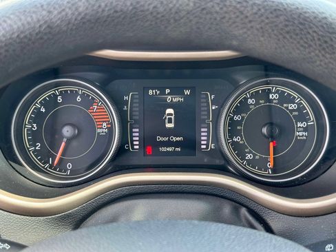 Used 2018 Jeep Cherokee Latitude AWD/4WD image 24