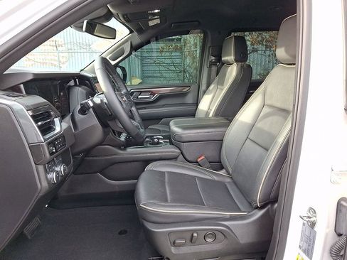 Used 2025 GMC Yukon XL Elevation image 16