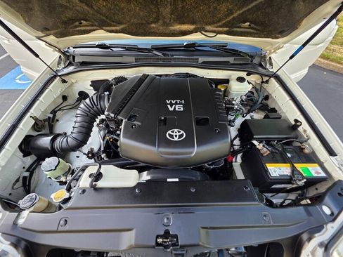 Used 2005 Toyota 4Runner Limited image 31