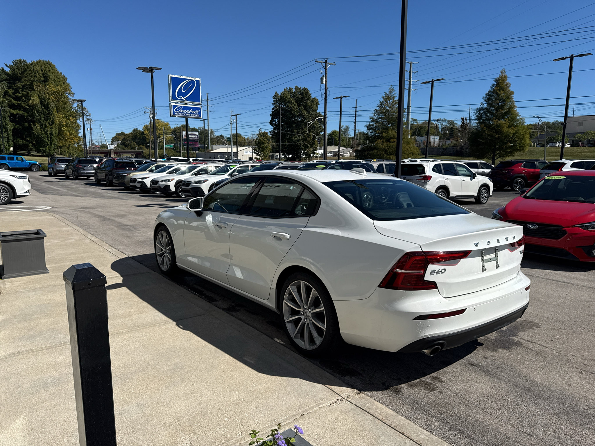 Used 2020 Volvo S60 T6 Momentum AWD/4WD image 5