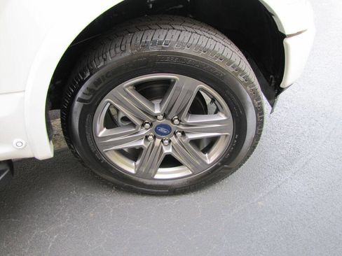 Used 2020 Ford F150 Lariat w/ Equipment Group 502A Luxury AWD/4WD image 24