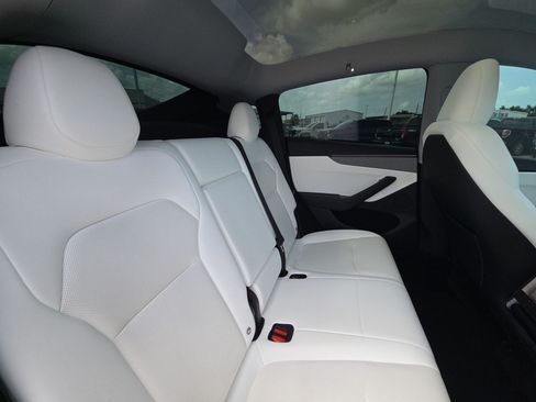 Used 2026 Tesla Model Y 2WD image 28