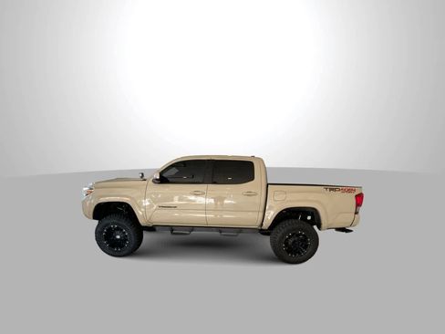 Used 2017 Toyota Tacoma TRD Sport w/ Tow Package (A/T) image 5