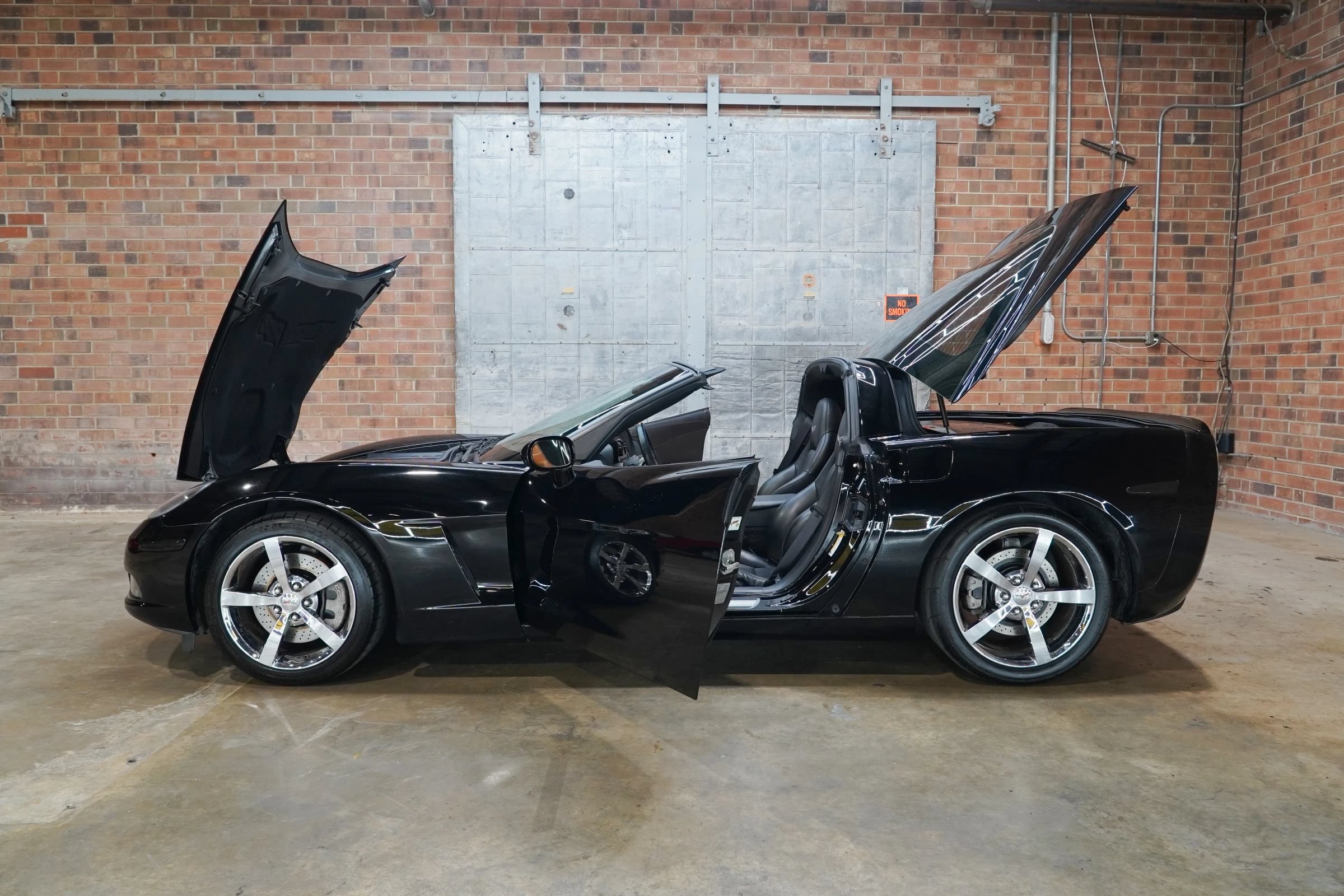Used 2010 Chevrolet Corvette Coupe w/ Preferred Equipment Group RWD image 26