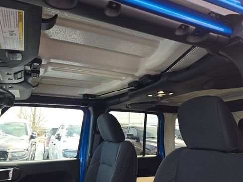 Used 2022 Jeep Wrangler Unlimited Sport image 24