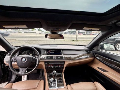 Used 2015 BMW 750Li xDrive AWD/4WD image 23