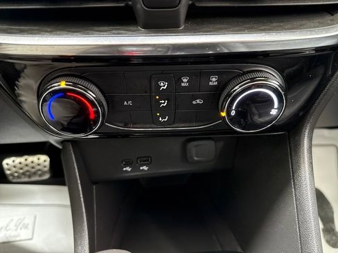 Used 2024 Buick Encore GX Sport Touring image 31