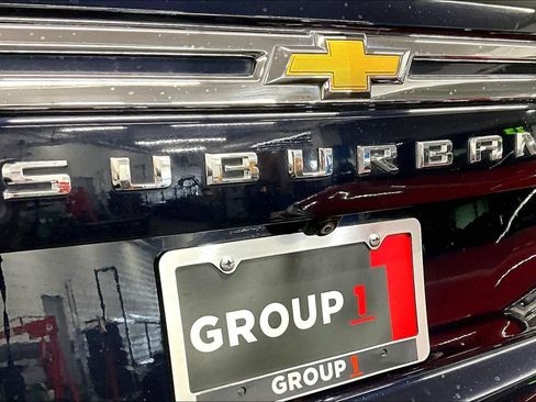 Used 2022 Chevrolet Suburban LT AWD/4WD image 9