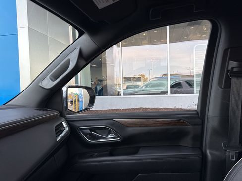 Used 2023 Chevrolet Suburban Premier image 30