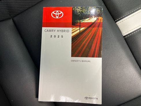 Used 2025 Toyota Camry SE image 24