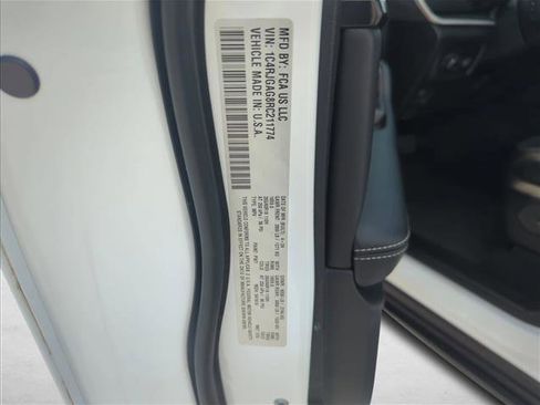 Used 2024 Jeep Grand Cherokee Altitude RWD image 29
