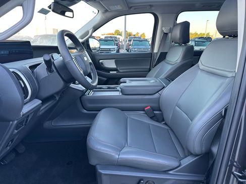 New 2025 Ford Expedition Active image 9