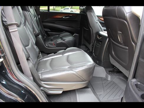 Used 2018 Cadillac Escalade Premium Luxury RWD image 12