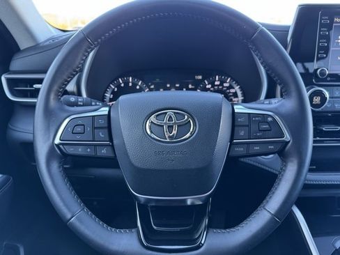 Certified 2020 Toyota Highlander XLE image 29
