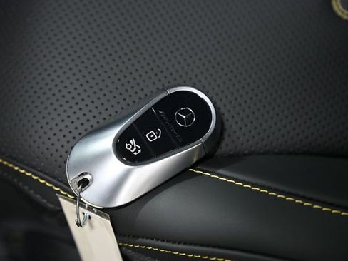 Used 2026 Mercedes-Benz CLE 53 AMG 4MATIC Cabriolet image 55