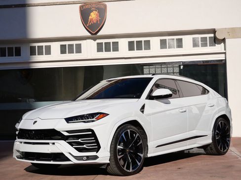 Used 2021 Lamborghini Urus image 11