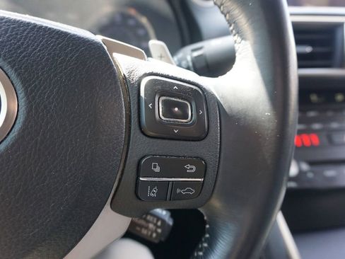 Used 2017 Lexus IS 200t image 8