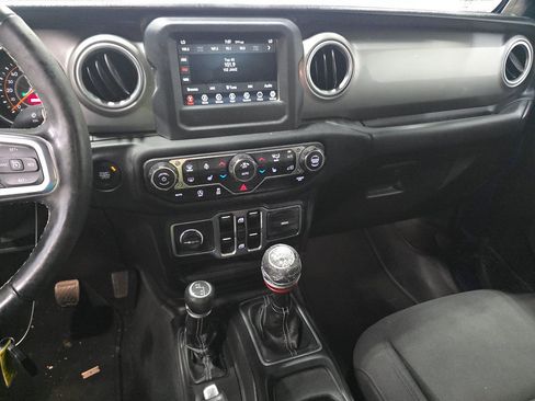 Used 2018 Jeep Wrangler Unlimited Sahara w/ Cold Weather Group AWD/4WD image 5