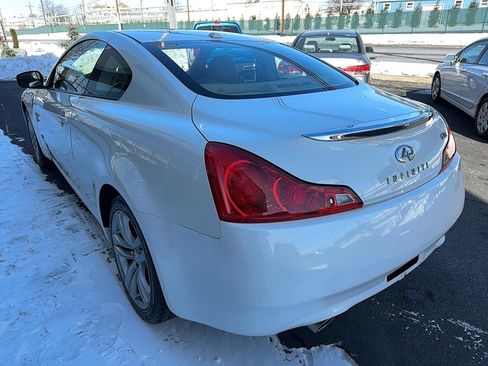 Used 2009 INFINITI G37 x Coupe w/ Premium Pkg image 4