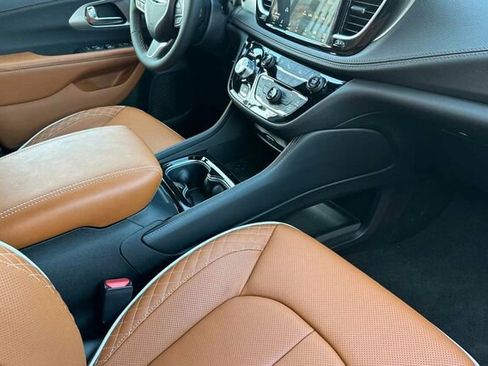 New 2026 Chrysler Pacifica Pinnacle image 15