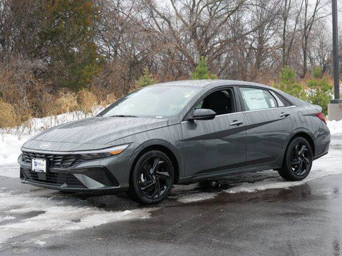 New 2026 Hyundai Elantra SEL Sport Premium FWD image 2