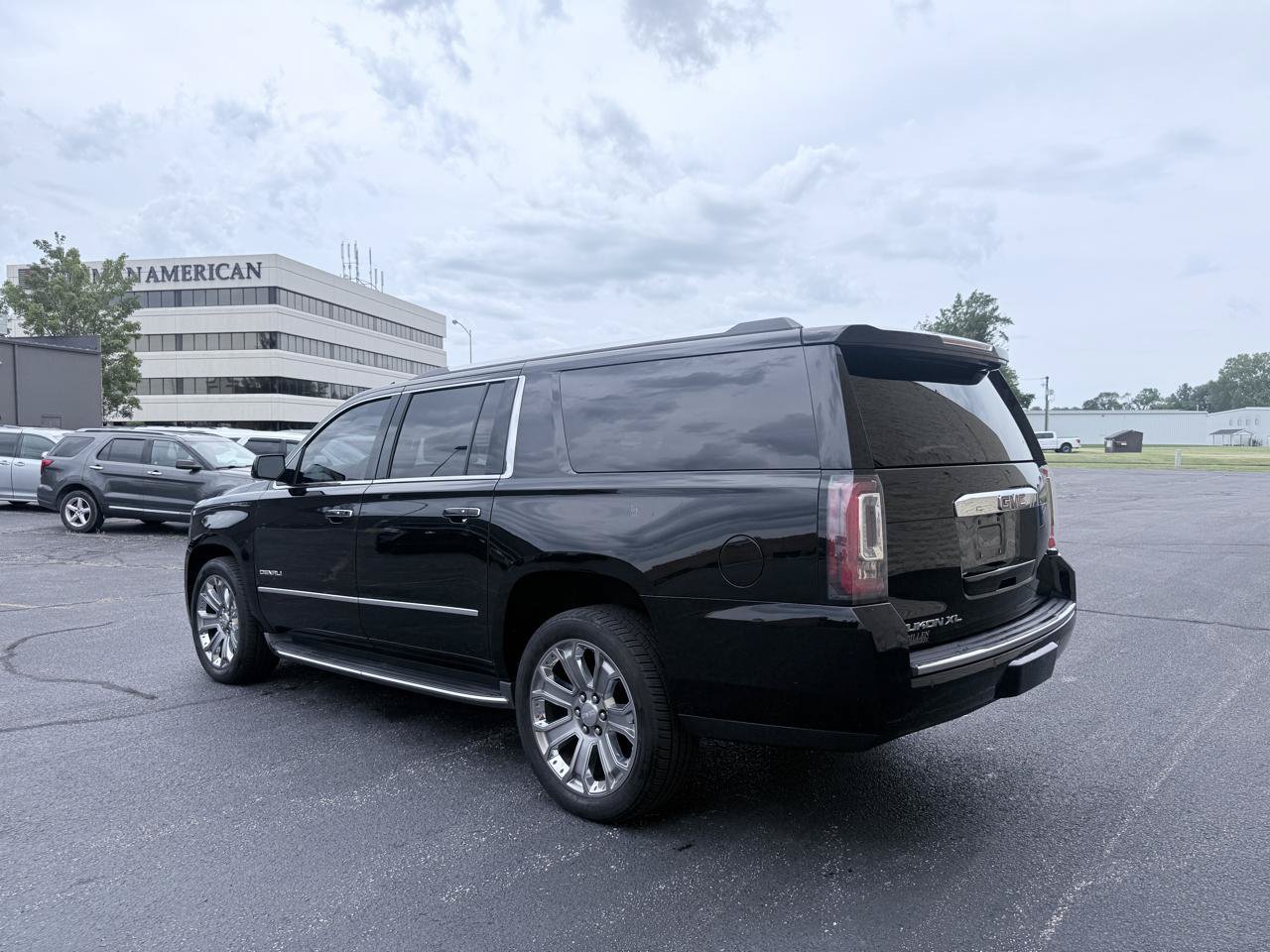 Used 2016 GMC Yukon XL Denali w/ Open Road Package AWD/4WD image 3