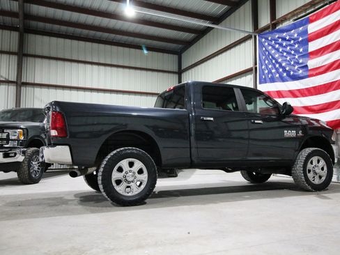 Used 2016 RAM 2500 SLT w/ Luxury Group AWD/4WD image 11
