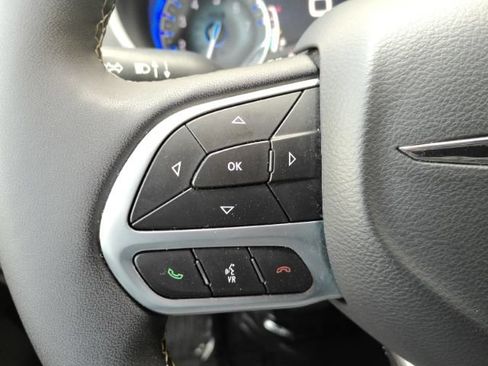 Used 2025 Chrysler Pacifica Select FWD image 43