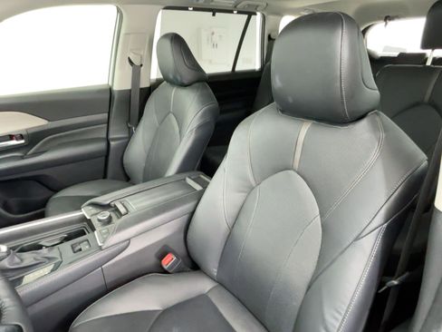 Used 2024 Toyota Grand Highlander Platinum image 22