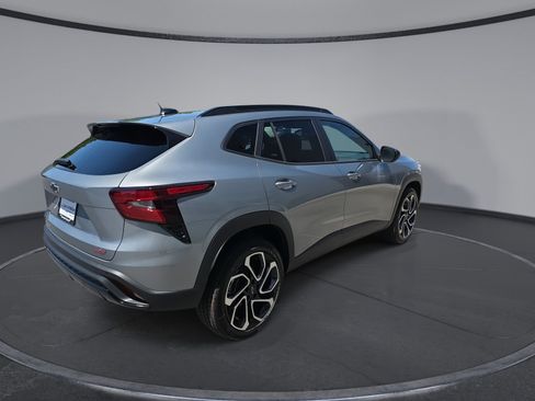 New 2026 Chevrolet Trax RS w/ Sunroof Package FWD image 8