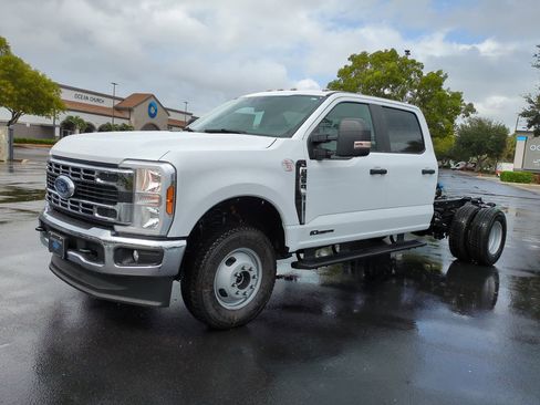 New 2026 Ford F350 XL w/ XL Chrome Package image 8