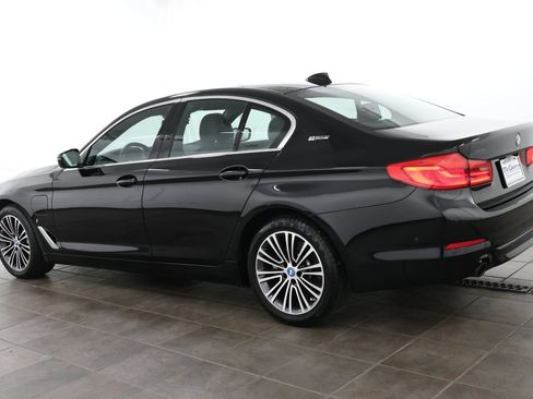 Used 2019 BMW 530e xDrive w/ Premium Package AWD/4WD image 4