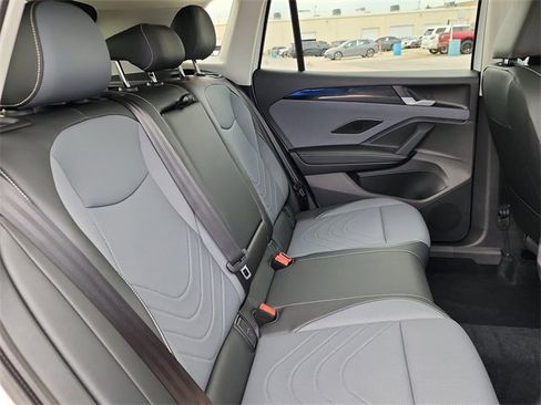 New 2025 Volkswagen Tiguan SE image 17