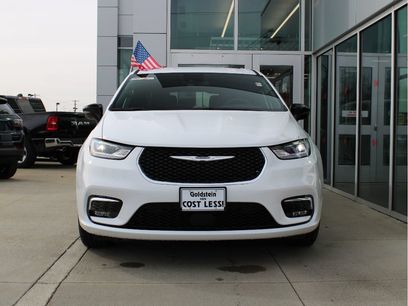 New 2026 Chrysler Pacifica Select