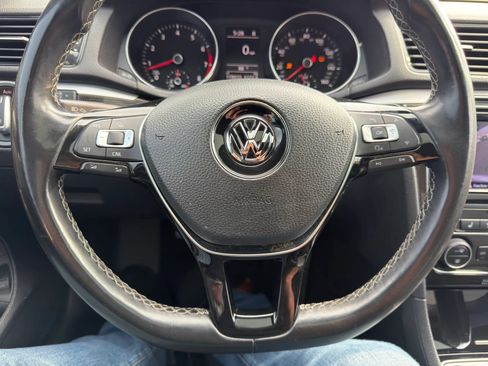 Used 2018 Volkswagen Passat GT FWD image 22