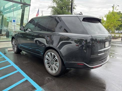 Used 2025 Land Rover Range Rover SE AWD/4WD image 3