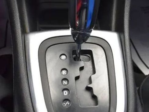 Used 2013 Dodge Avenger SXT image 28