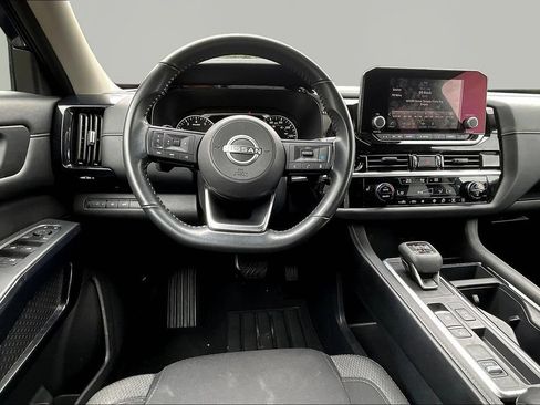 Used 2025 Nissan Pathfinder SV FWD image 10