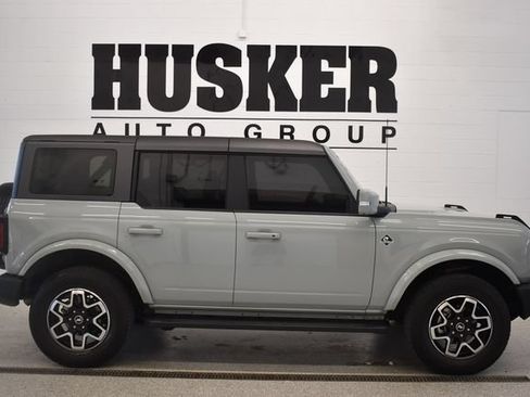 Used 2022 Ford Bronco Outer Banks AWD/4WD image 2