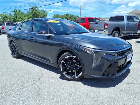 Used 2025 Kia K4 GT-Line w/ GT-Line Premium Package FWD image 2