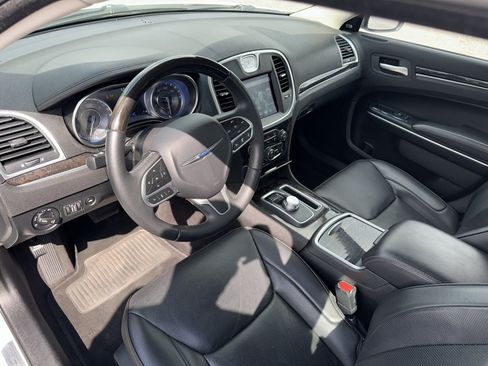 Used 2018 Chrysler 300 Limited w/ Safetytec Plus Group RWD image 9
